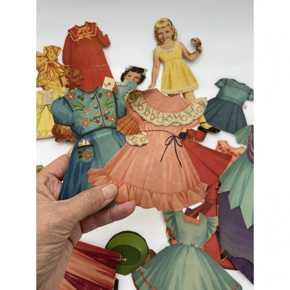 Vtg  Sue &‎ Susie Paperdolls + 24 Pc Lot Clothes Accessories Hats